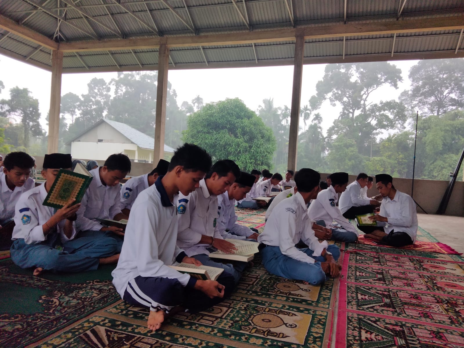 Pembiasaan Pagi Untuk Meningkatkan Kedisiplinan di MAN 3 Muaro Jambi Pembiasaan Pagi Untuk Meningkatkan Kedisiplinan di MAN 3 Muaro Jambi