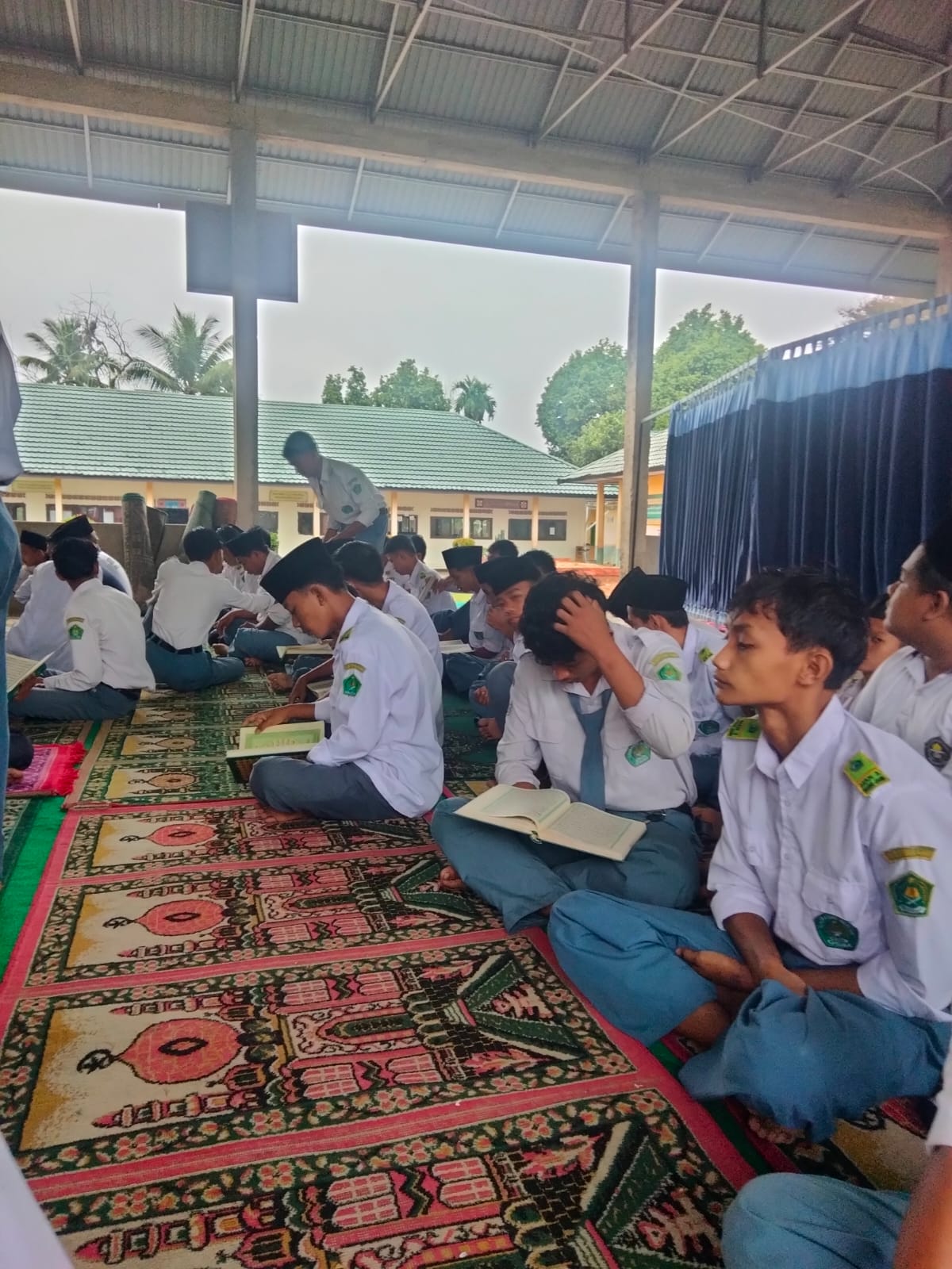 Membentuk Karakter Beriman dan Berakhlak Mulia Melalui Pembiasaan Shalat Dhuha dan Tadarus Al-Qur'an di MAN 3 Muaro Jambi 