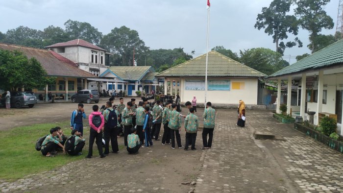 Siswa MAN 3 Muaro Jambi Pelajari Majas Hiperbola dan Personifikasi