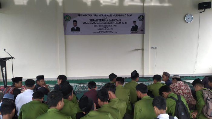 MAN 3 Muaro Jambi Gelar Peringatan Isra Miraj