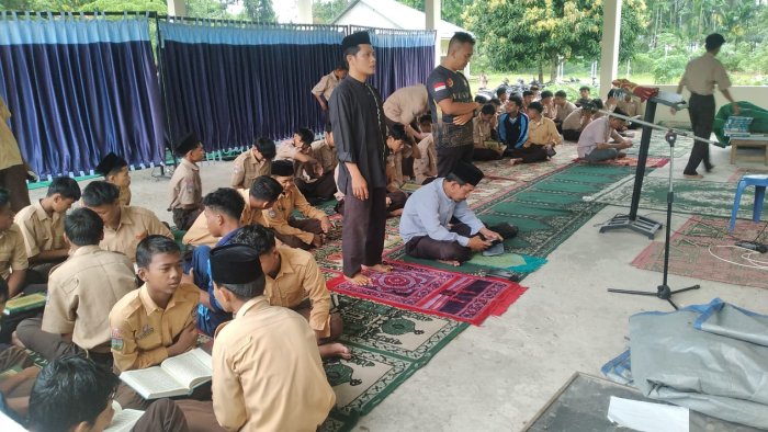 MAN 3 Muaro Jambi Gelar Sholat Dhuha dan Tadarus Rutin MAN 3 Muaro Jambi Gelar Sholat Dhuha dan Tadarus Rutin
