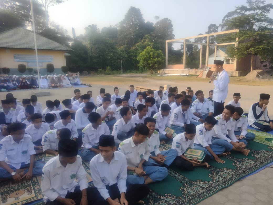 PEMBIASAAN PAGI TADARUS DAN DHUHA DI MAN 3 Muaro Jambi   SELASA, 30 JULI 2024
