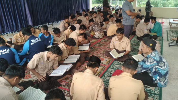 Pembiasaan Spiritual di MAN 3 Muaro Jambi: Shalat Dhuha dan Literasi Al-Quran Pembiasaan Spiritual di MAN 3 Muaro Jambi: Shalat Dhuha dan Literasi Al-Quran