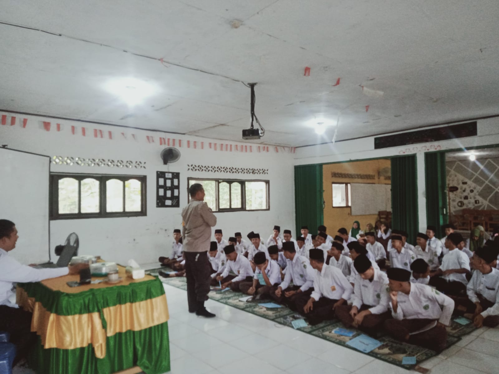 MATSAMA MAN 3 MUARO JAMBI HADIRKAN NARASUMBER DARI LUAR