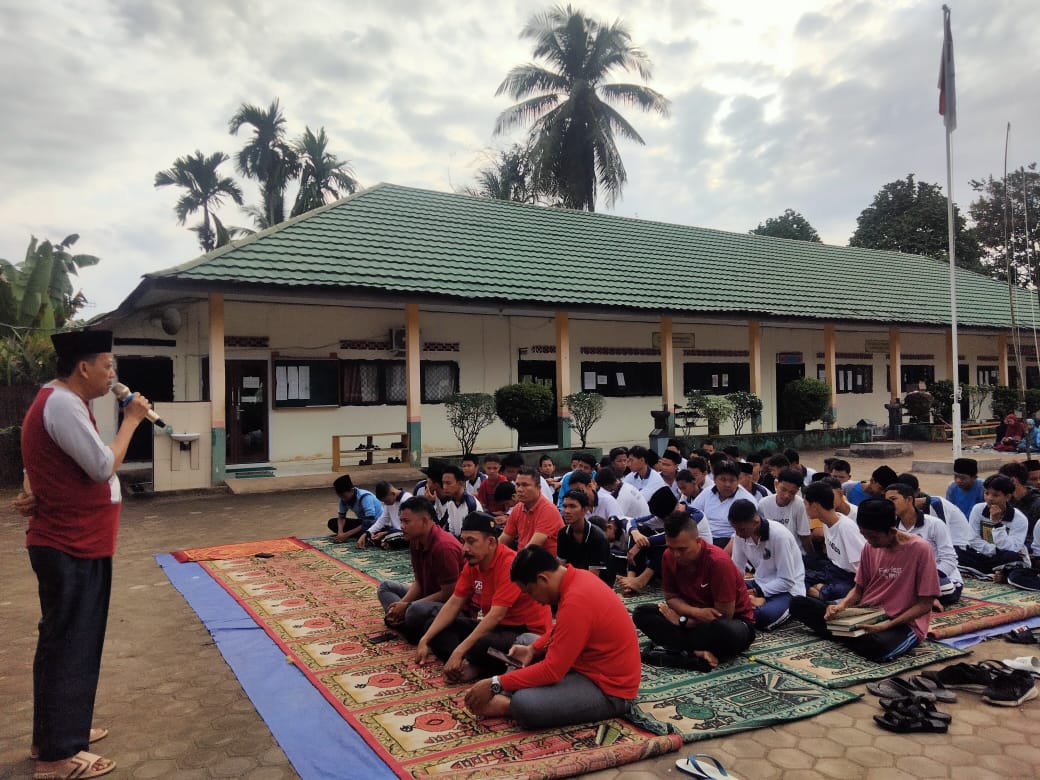 SEMARAK PENUH MAKNA PERINGATAN HUT RI KE-79 DI MAN 3 MUARO JAMBI SEMARAK PENUH MAKNA PERINGATAN HUT RI KE-79 DI MAN 3 MUARO JAMBI