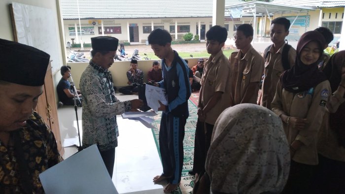 MAN 3 Muaro Jambi Apresiasi Pemenang Lomba Class Meeting MAN 3 Muaro Jambi Apresiasi Pemenang Lomba Class Meeting