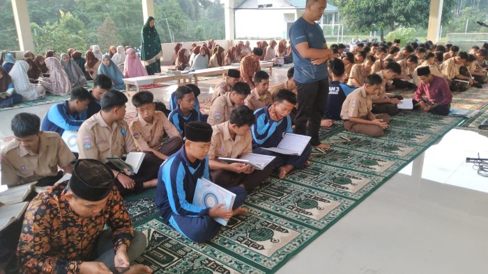 MAN 3 Muaro Jambi Gelar Shalat Dhuha dan Tadarus Bersama
