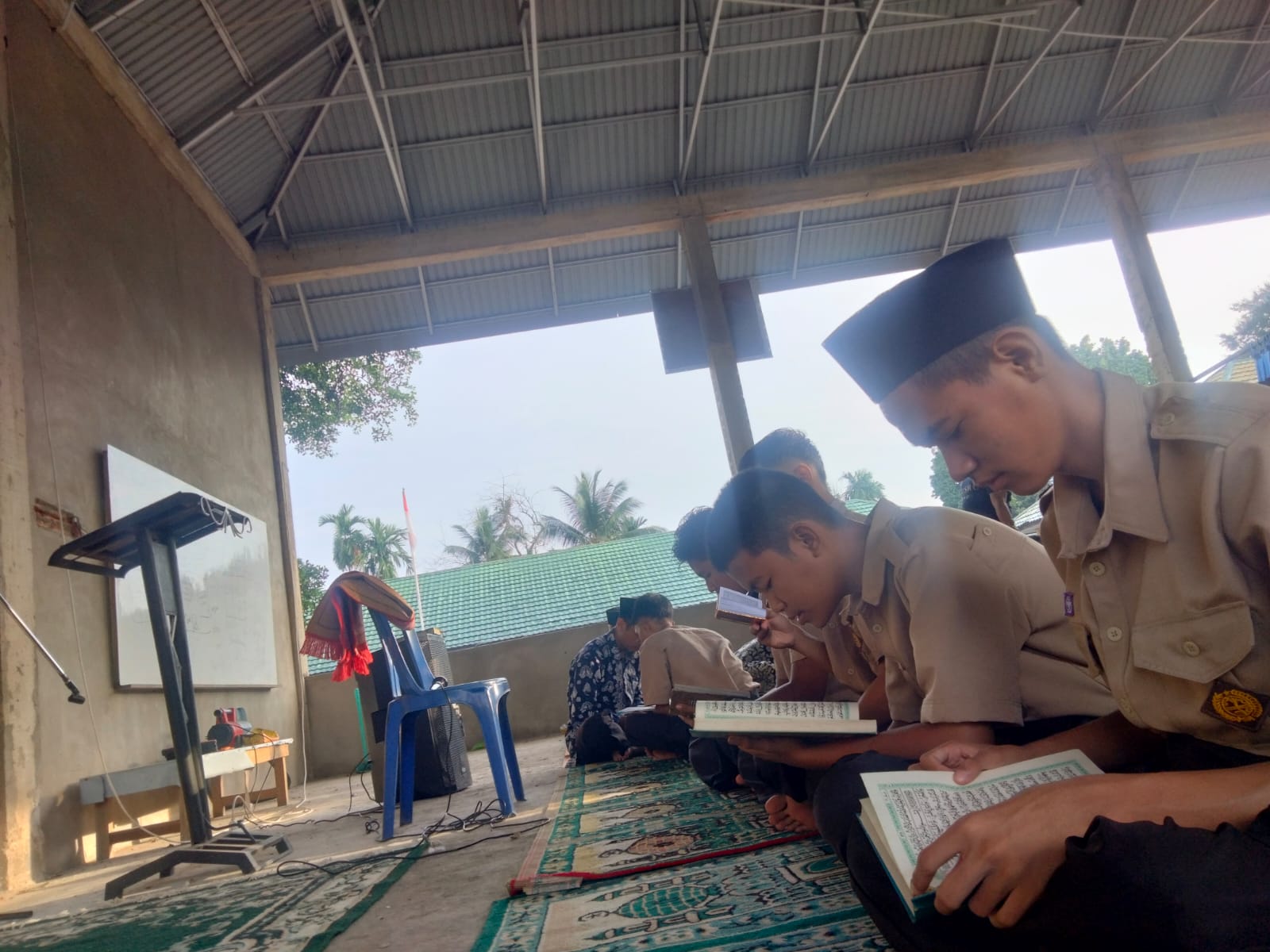 Pembiasaan Ibadah Melalui Shalat Dhuha dan Membaca Alquran di MAN 3 Muaro Jambi 