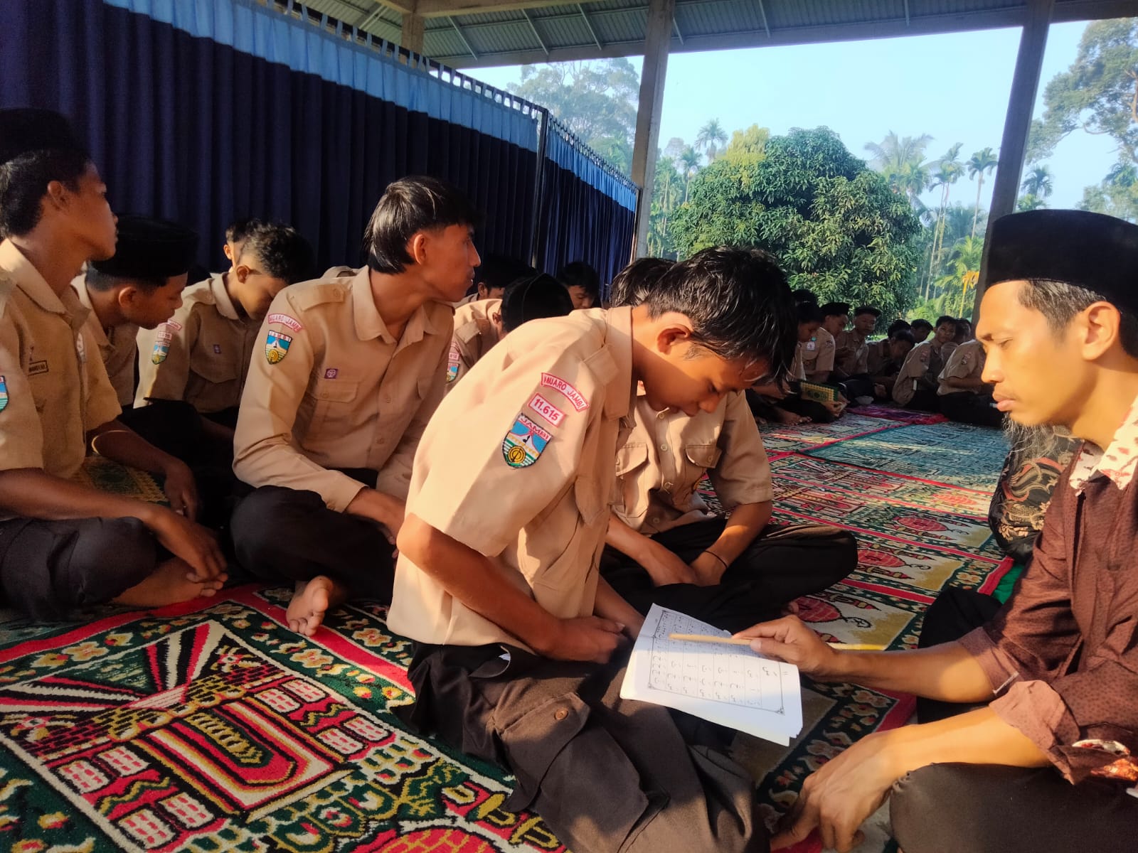 PEMBIASAAN PAGI: MAN 3 MUARO JAMBI LAKSANAKAN SHALAT DHUHA DAN TADARUS AL-QURâ€™AN