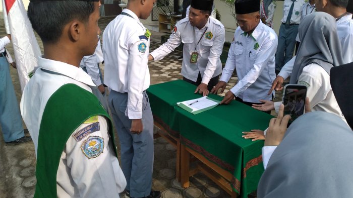 MAN 3 Muaro Jambi Tetapkan Susunan Pengurus OSIM dan MPK Periode 2026 MAN 3 Muaro Jambi Tetapkan Susunan Pengurus OSIM dan MPK Periode 2026