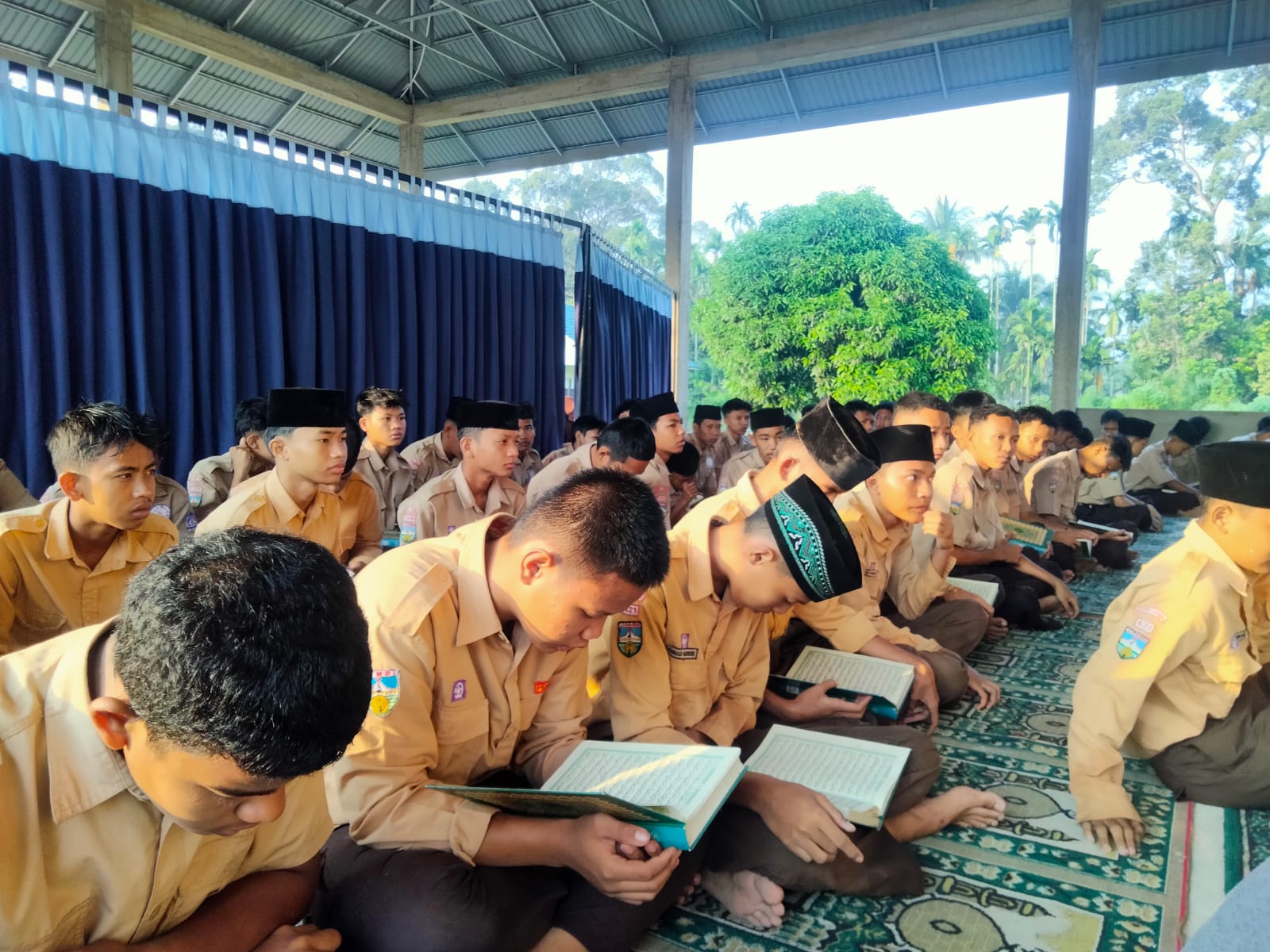 Pembiasaan Shalat Dhuha dan Membaca Al-Qur'an di MAN 3 Muaro Jambi Kamis, 24 Juli 2025 | Pukul 07.00 WIB