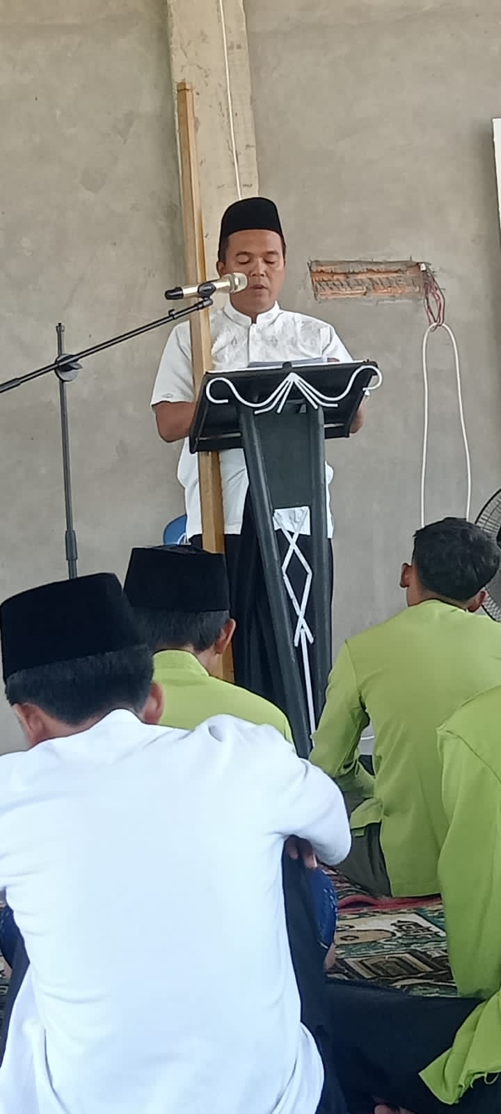 PELAKSANAAN SHALAT JUMAT DI MASJID AL FATTAH MAN 3 MUARO JAMBI 