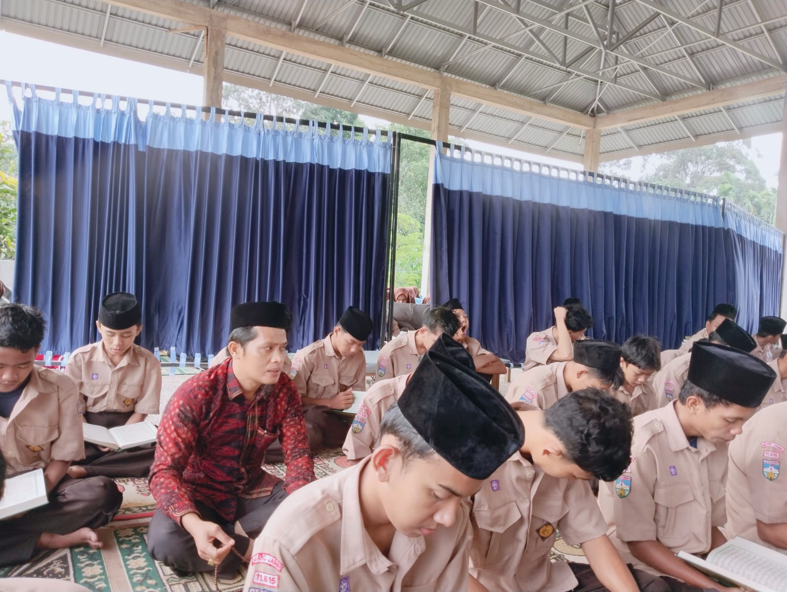 MAN 3 Muaro Jambi Perkuat Karakter Religius Siswa melalui Pembiasaan Membaca Al-Qur'an