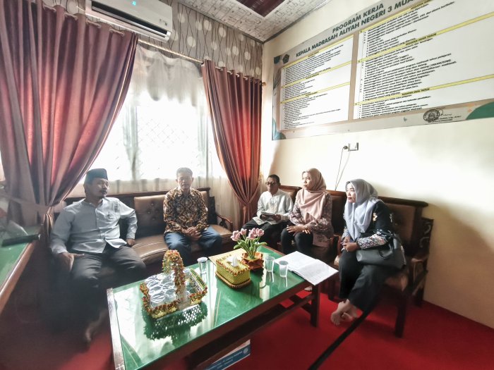 Tim SSK Taman Raja Kunjungi MAN 3 Muaro Jambi