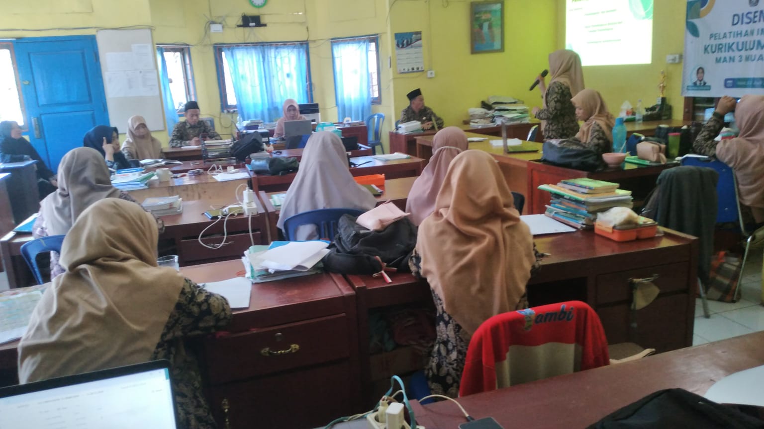 Kegiatan diseminasi pelatihan implementasi kumer pada MAN 3 MUARO JAMBI Kegiatan diseminasi pelatihan implementasi kumer pada MAN 3 MUARO JAMBI