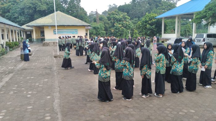 MAN 3 Muaro Jambi Terapkan Literasi Numerasi Faraidh Melalui Kerja Kelompok 