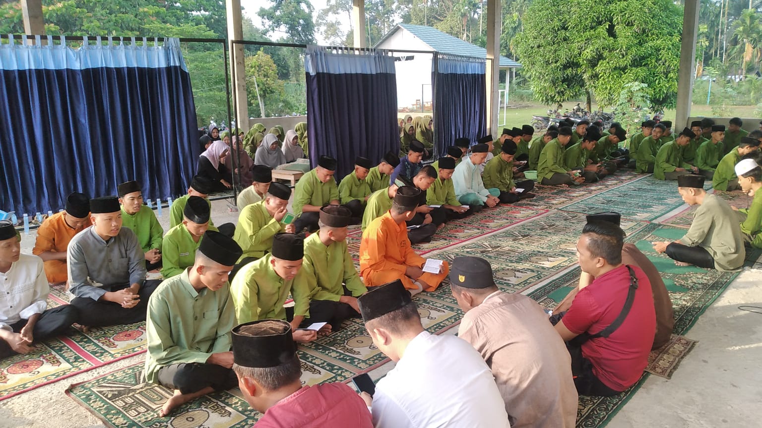 MAN 3 Muaro Jambi Laksanakan Pembiasaan Membaca Surah Yasin, Jumat Pagi Penuh Kekhusyukan MAN 3 Muaro Jambi Laksanakan Pembiasaan Membaca Surah Yasin, Jumat Pagi Penuh Kekhusyukan