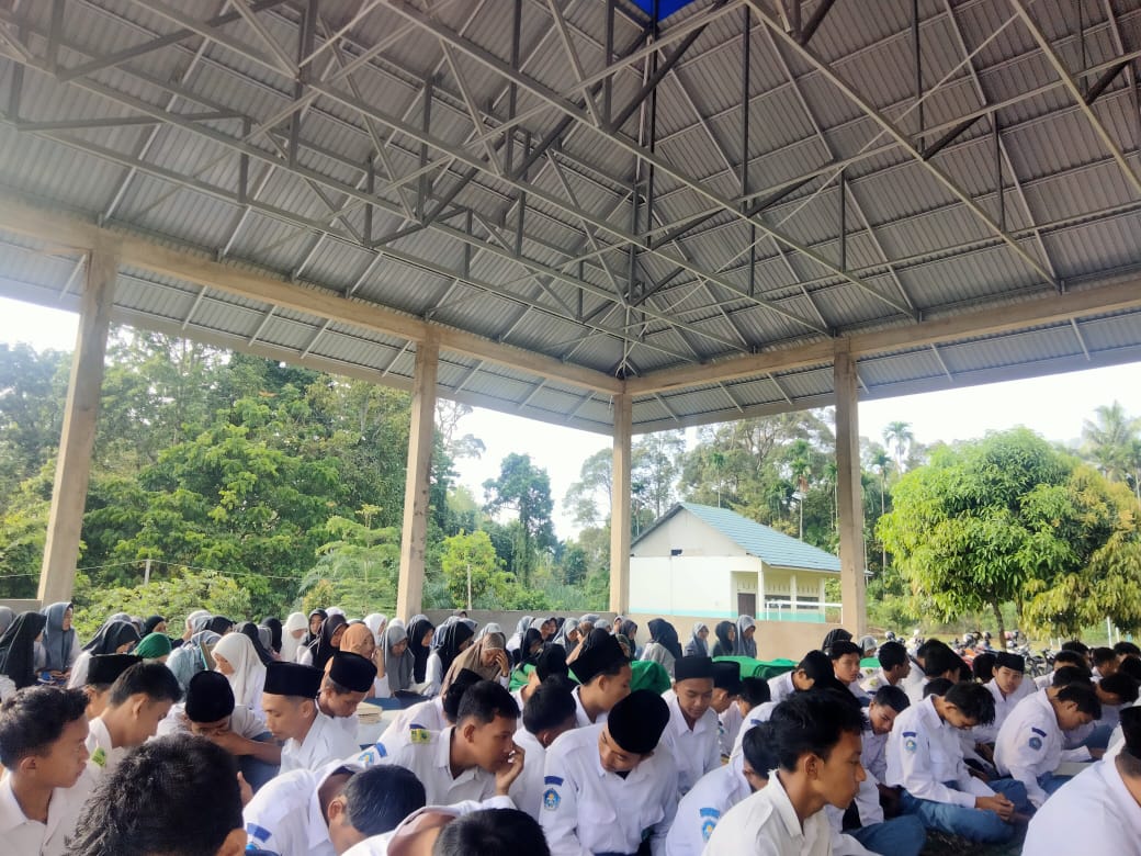 Pembiasaan pagi tadarus Alquran di MAN 3 Muaro Jambi 
