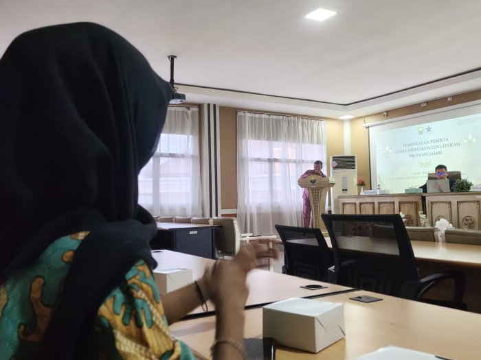 Siswa dan Guru MAN 3 Muaro Jambi Ikuti Pembekalan Lomba Literasi