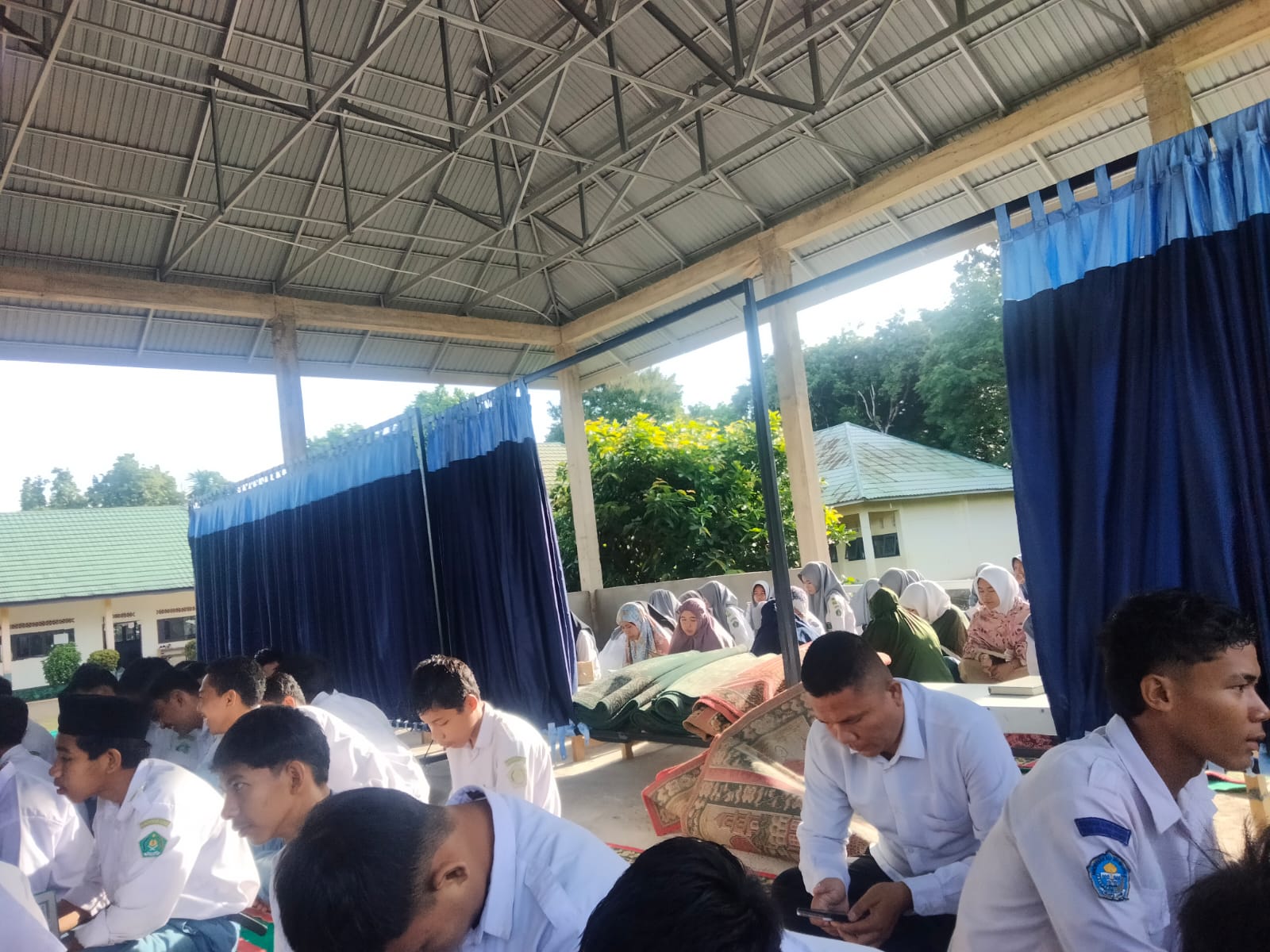 MAN 3 Muaro Jambi Gelar Shalat Dhuha di Masjid Al-Fattah MAN 3 Muaro Jambi MAN 3 Muaro Jambi Gelar Shalat Dhuha di Masjid Al-Fattah MAN 3 Muaro Jambi