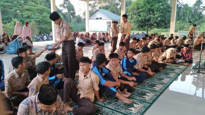 Shalat Dhuha dan Tadarusan Warnai Pembiasaan Religius di MAN 3 Muaro Jambi