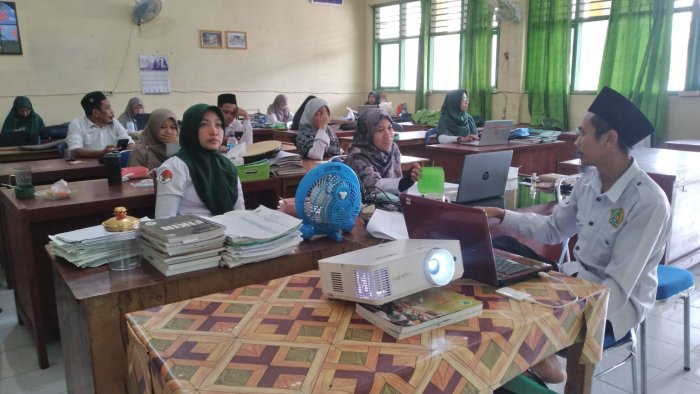 MAN 3 Muaro Jambi Bahas Penataan Kurikulum dan Jam Mengajar berdasarkan KMA Nomor 1503 Tahun 2025 tentang Kurikulum Merdeka Fase F.