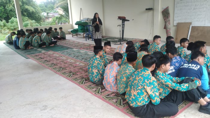 MAN 3 Muaro Jambi Gelar Permainan Kata Bahasa Inggris