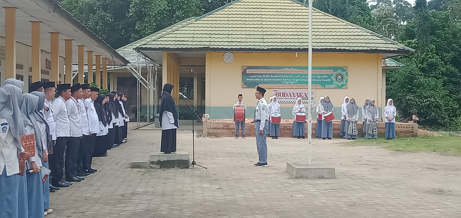 Pembina Upacara Ajak Siswa Madrasah Raih Tiga Tujuan Utama ke Madrasah Pembina Upacara Ajak Siswa Madrasah Raih Tiga Tujuan Utama ke Madrasah