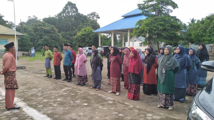 MAN 3 Muaro Jambi Rayakan HUT Jambi dengan Busana Adat Melayu Jambi 