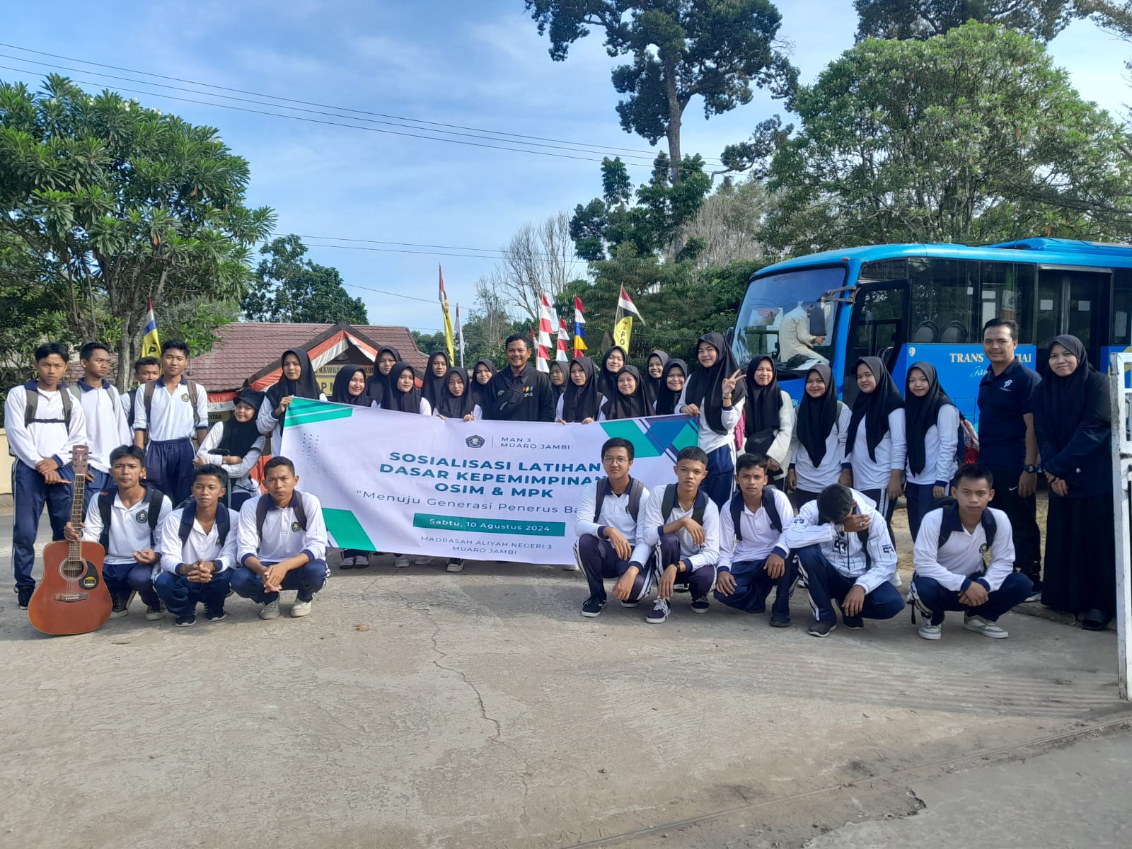 OSIM MAN 3 MUARO JAMBI GELAR LATIHAN DASAR KEPEMIMPINAN (LDK) DI KAMPOENG RADJA KOTA JAMBI