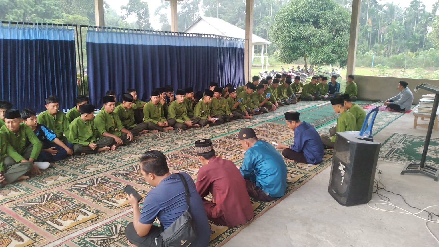 Pembiasaan pagi Jum'at Berkah Membaca Yasin di MAN 3 MUARO JAMBI 