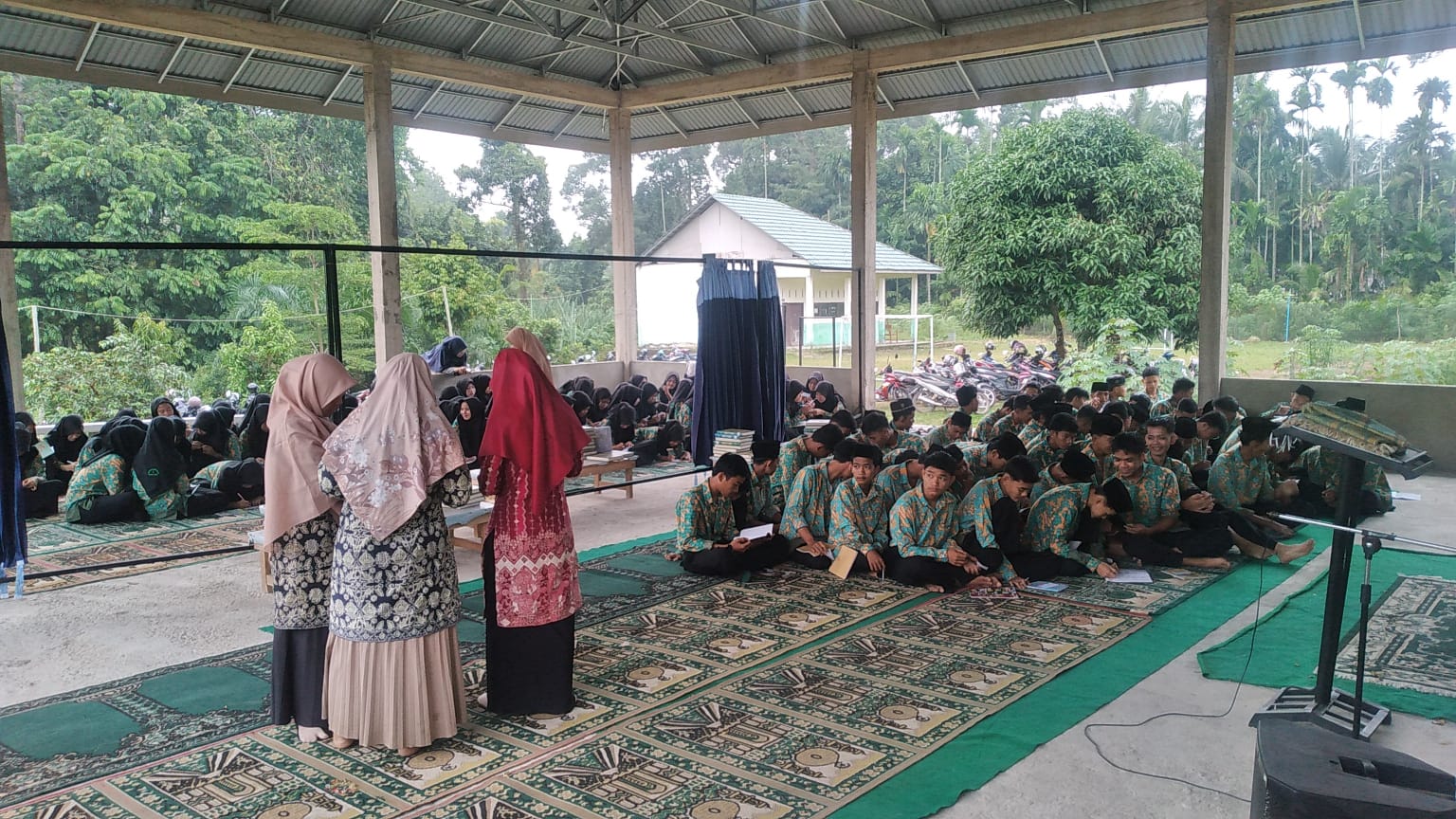 Pembiasaan Rabu Pagi : Literasi bahasa Indonesia di MAN 3 Muaro Jambi Pembiasaan Rabu Pagi : Literasi bahasa Indonesia di MAN 3 Muaro Jambi