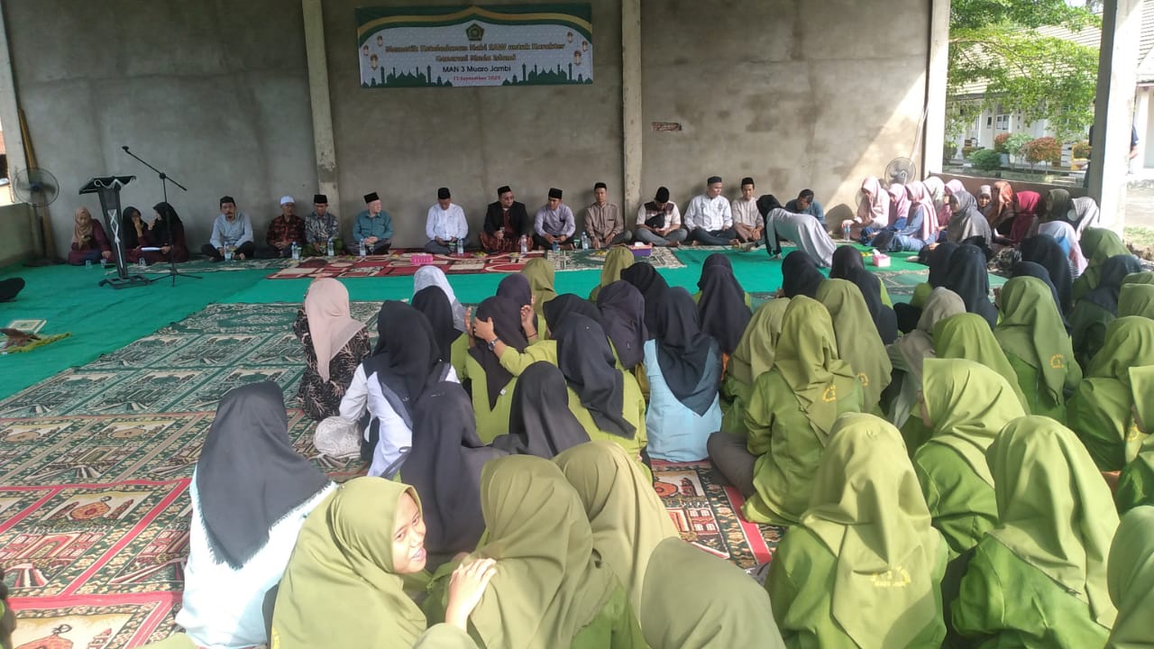 PERINGATAN MAULID NABI MUHAMMAD DI MAN 3 MUARO JAMBI 