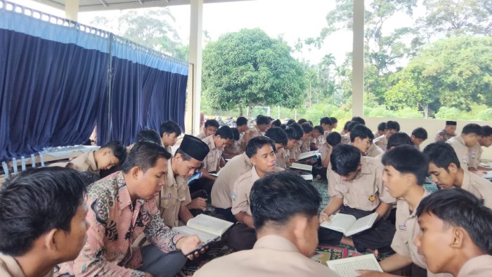 MAN 3 Muaro Jambi Tanamkan Karakter Religius Lewat Kegiatan Pagi