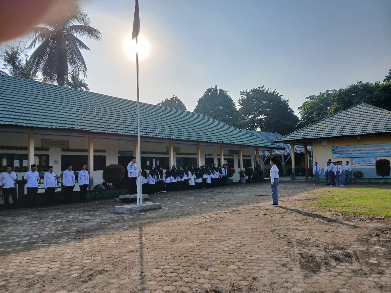 Upacara Bendera dan Perkenalan Siswa Baru Tahun Pelajaran 2024-2025 di MAN 3 Muaro Jambi Berlangsung Khidmat