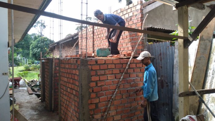 Komite MAN 3 Muaro Jambi Bangun WC Baru untuk Guru