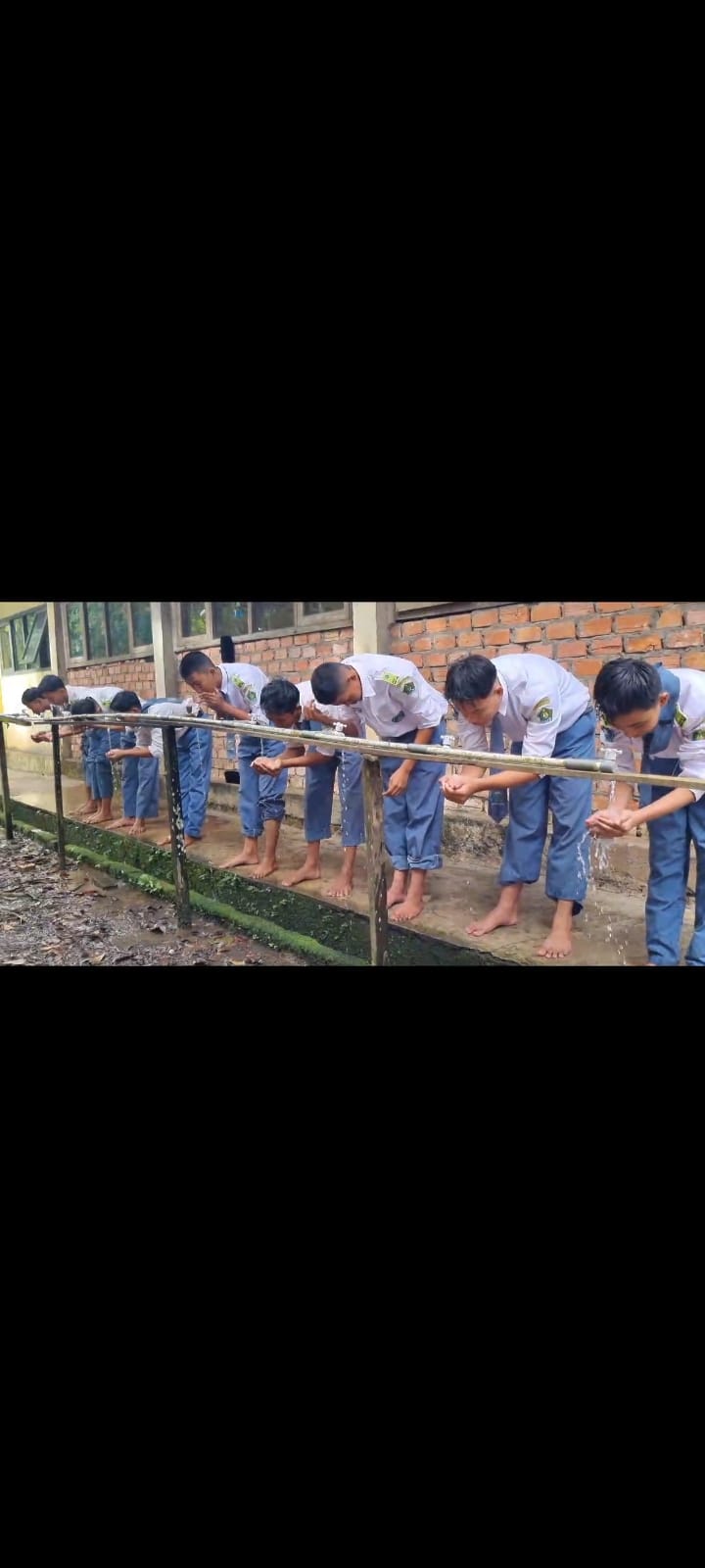 Pelaksanaan Sholat Dzuhur Berjamaah  Di MAN 3 Muaro Jambi