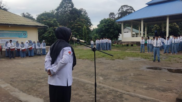 Upacara Bendera Senin di MAN 3 Muaro Jambi Berlangsung Khidmat Upacara Bendera Senin di MAN 3 Muaro Jambi Berlangsung Khidmat