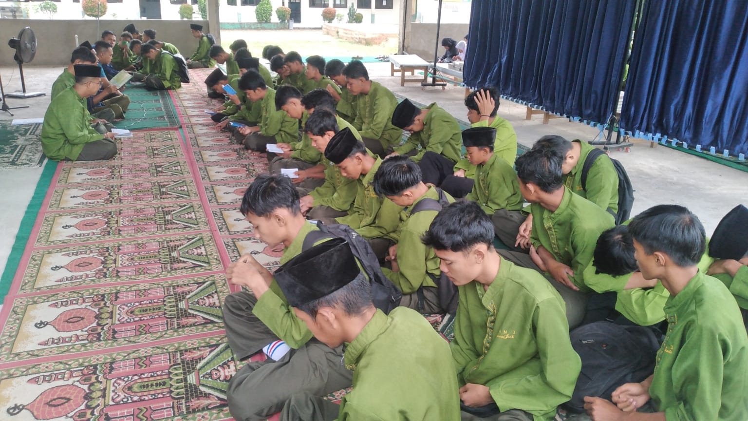PEMBIASAAN PAGI JUM'AT SHALAT DHUHA DAN MEMBACA YASIN DI MAN 3 MUARO JAMBI PEMBIASAAN PAGI JUM'AT SHALAT DHUHA DAN MEMBACA YASIN DI MAN 3 MUARO JAMBI