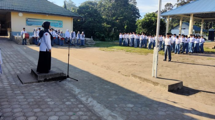 Pembina Upacara MAN 3 Muaro Jambi Tekankan Akhlak dan Shalat Dhuha Pembina Upacara MAN 3 Muaro Jambi Tekankan Akhlak dan Shalat Dhuha