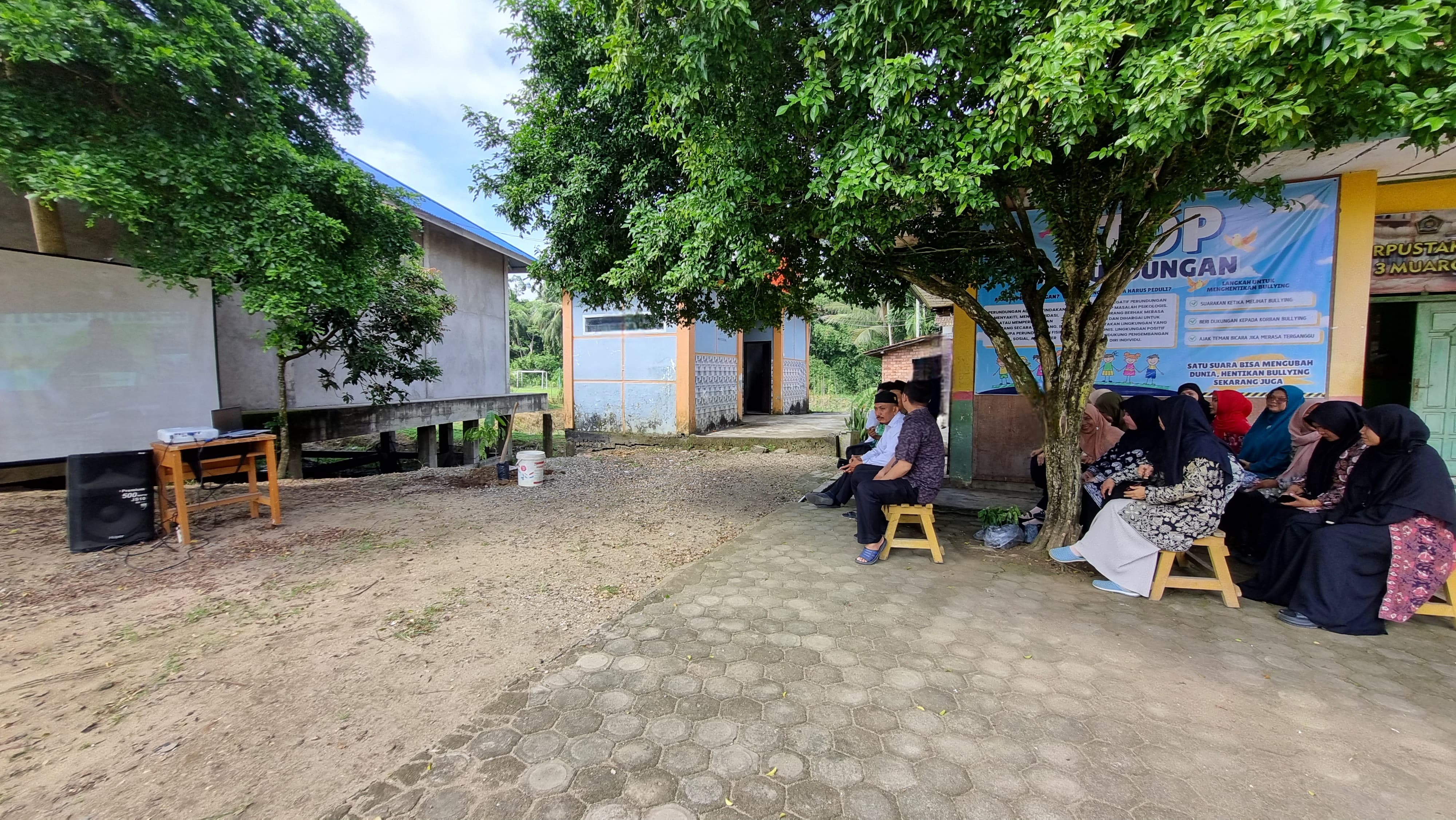 KEGIATAN PERINGATAN HARI BUMI DUNIA DI MAN 3 MUARO JAMBI KEGIATAN PERINGATAN HARI BUMI DUNIA DI MAN 3 MUARO JAMBI