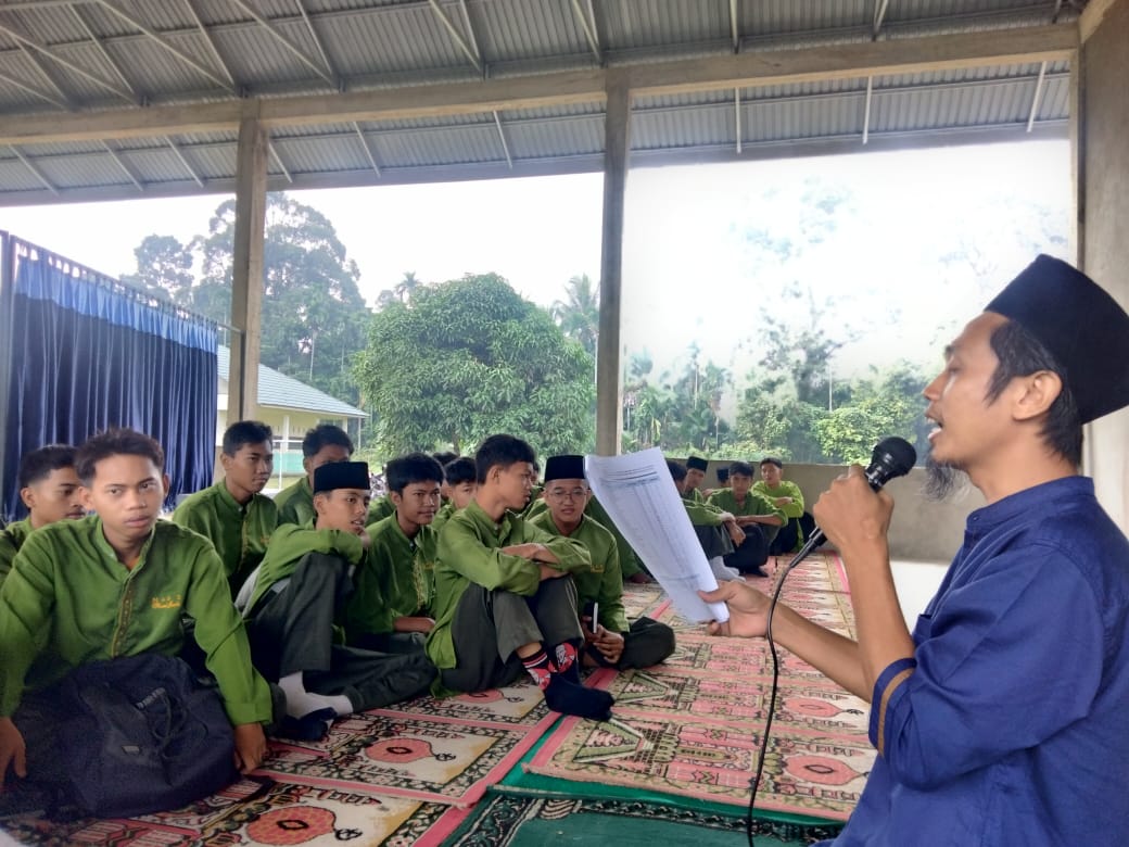 PENGUMUMAN JUARA KELAS DAN PEMBAGIAN RAPOR SEMESTER GANJIL DI MAN 3 MUARO JAMBI PENGUMUMAN JUARA KELAS DAN PEMBAGIAN RAPOR SEMESTER GANJIL DI MAN 3 MUARO JAMBI