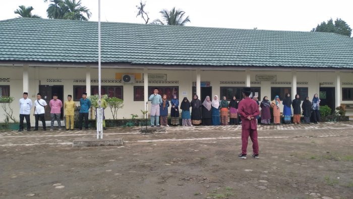 MAN 3 Muaro Jambi Peringati HUT Jambi dengan Busana Adat
