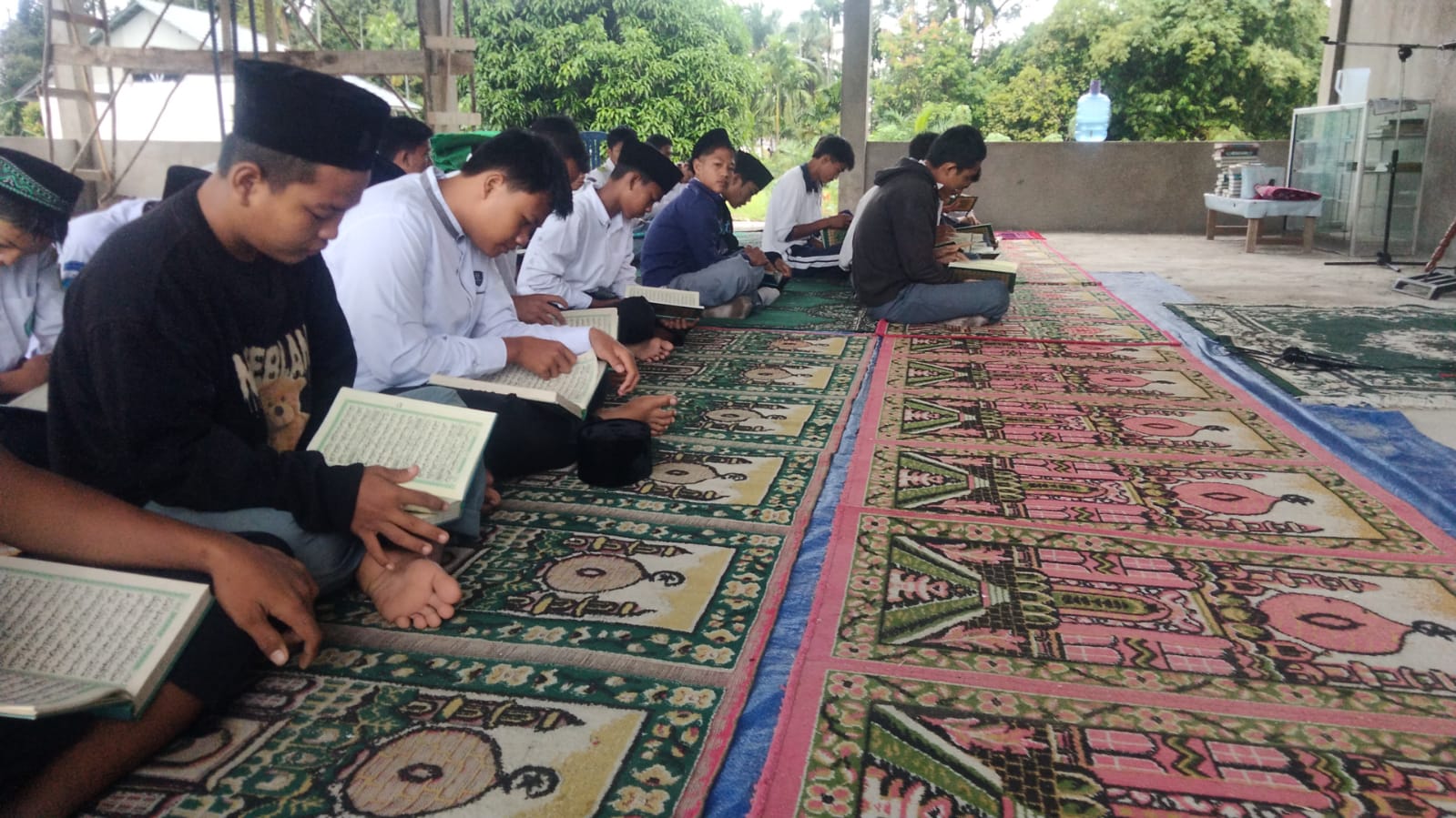 Pembiasaan Pagi: Shalat Dhuha dan Membaca Al-Qur'an di MAN 3 Muaro Jambi Selasa, 5 Agustus 2025