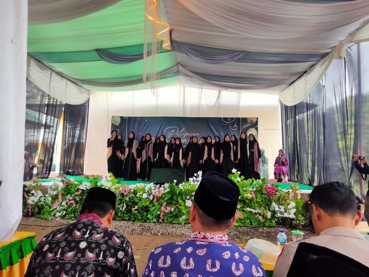 Pelepasan Siswa Kelas XII MAN 3 Muaro Jambi Tahun Ajaran 2024/2025 Berlangsung Khidmat