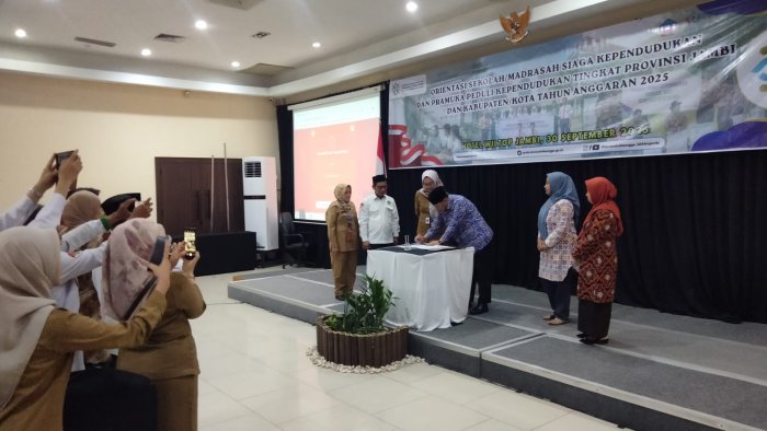 Sinergi Pendidikan dan Kependudukan: MAN 3 Muaro Jambi Hadiri Orientasi Sekolah Siaga Kependudukan Sinergi Pendidikan dan Kependudukan: MAN 3 Muaro Jambi Hadiri Orientasi Sekolah Siaga Kependudukan