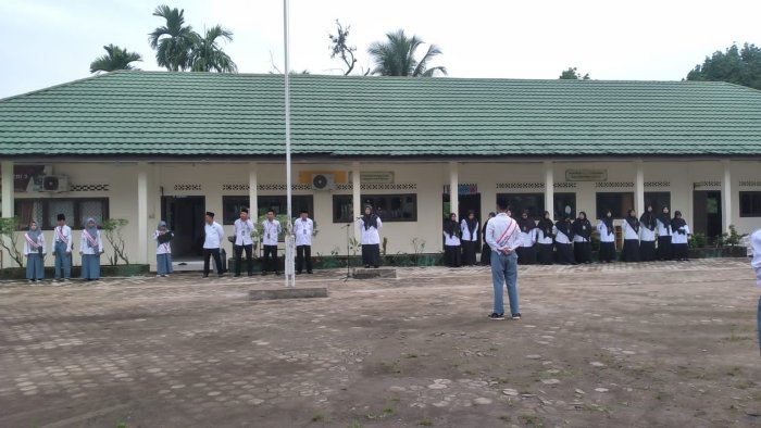 Pembina Upacara MAN 3 Muaro Jambi Tekankan Etika Berbicara