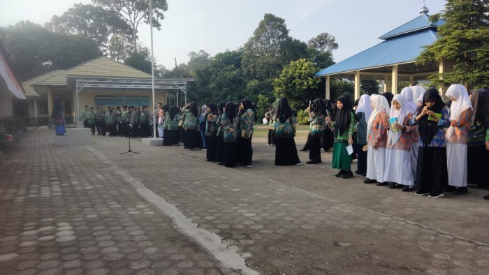 Waka Sarpras MAN 3 Muaro Jambi Ingatkan Siswa Menjaga Fasilitas Madrasah dan Meningkatkan Kedisiplinan