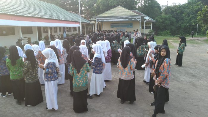 Literasi Bahasa Inggris Melalui Lagu Tingkatkan Kemampuan Listening Siswa MAN 3 Muaro Jambi