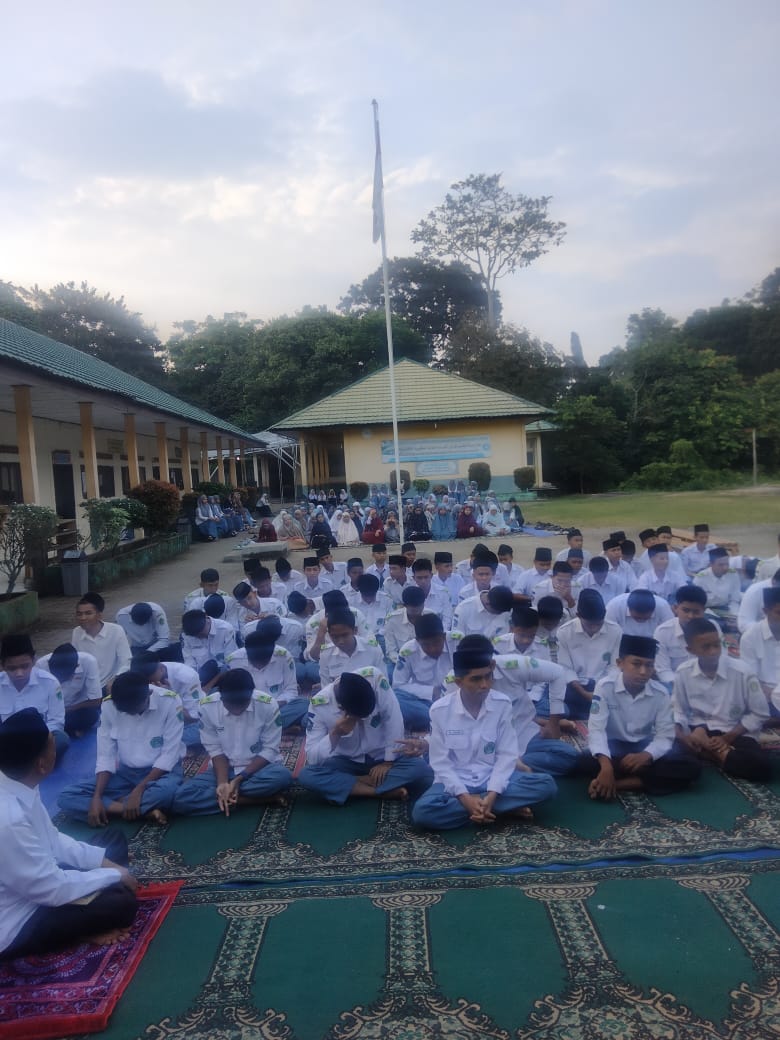 Bentuk Karakter Siswa Man 3 Muaro Jambi melalui Program Pembiasaan Keagamaan  Selasa, 23 Juli 2024